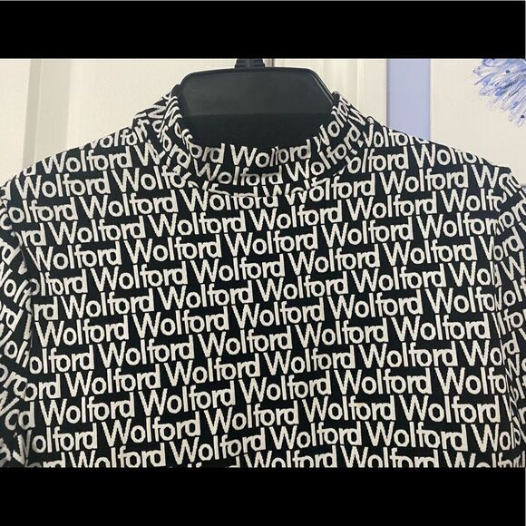 Wolford Black and White Logo Short Sleeve Top
NWT/NEW - Picture 4 of 9